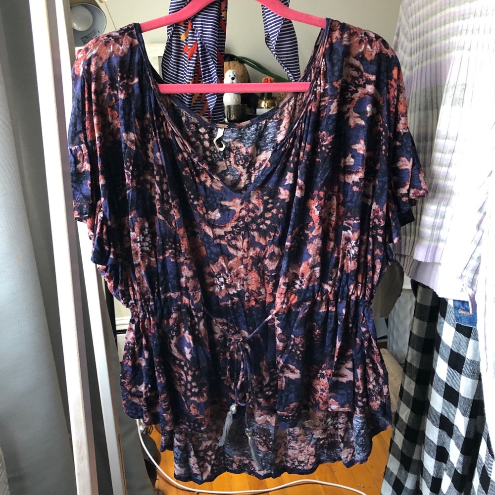 Riverbed Ruffle Sleeve Top - Picture 3 of 8